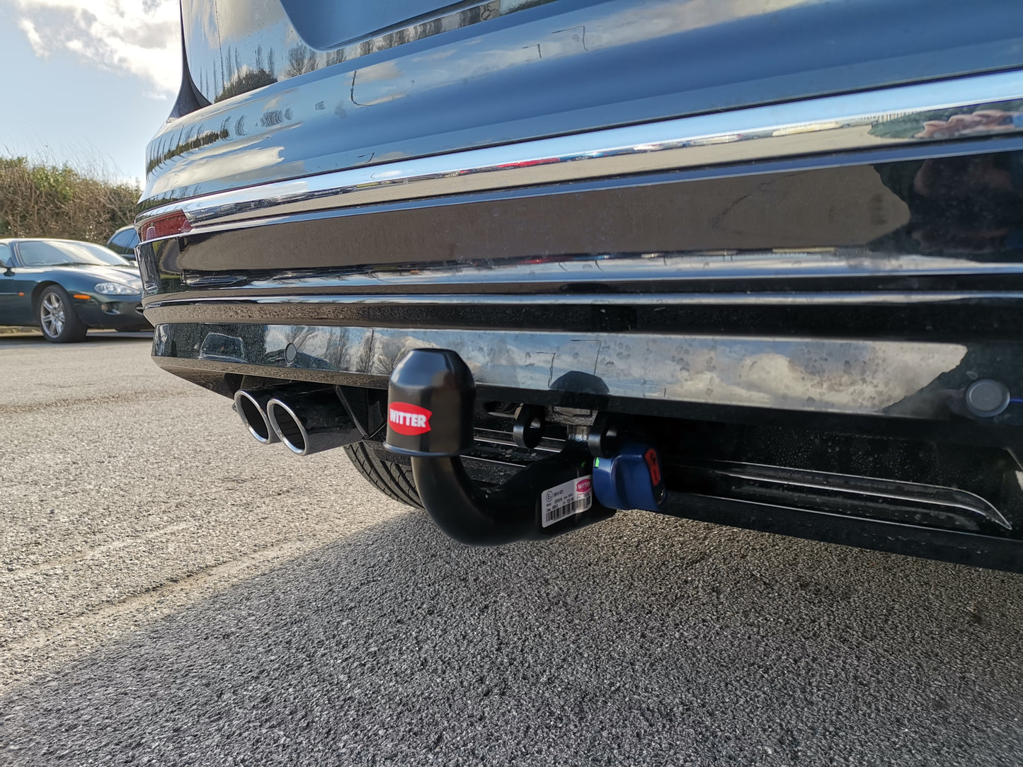 Witter Vertical Detachable Swan Towbar For Volkswagen Tiguan SUV 2016 To 2020 and Universal 13 Pin Wiring